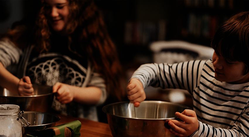 Two children cooking. Photo Annie Spratt, Unsplash
