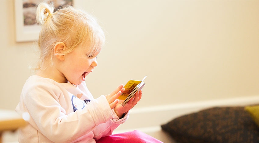 Language development young child reading